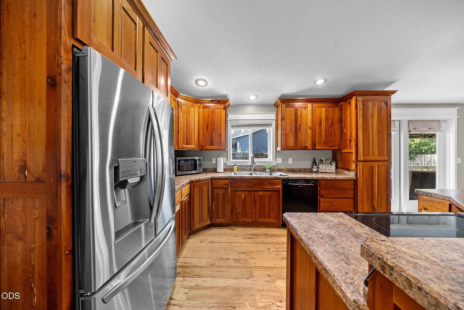 Photo of 752 NE Blackbear Street 10 of 37