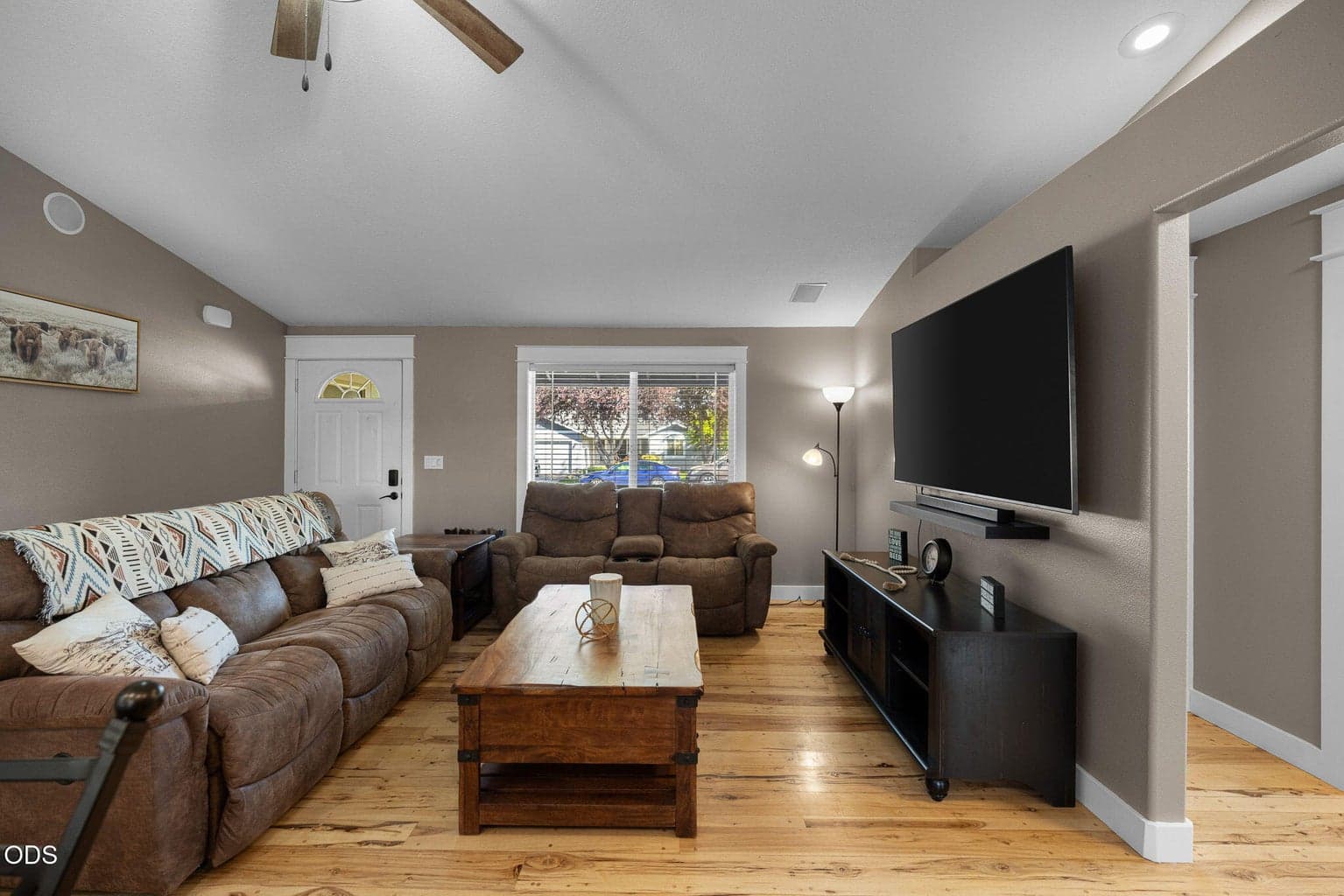 Photo of 752 NE Blackbear Street 4 of 37