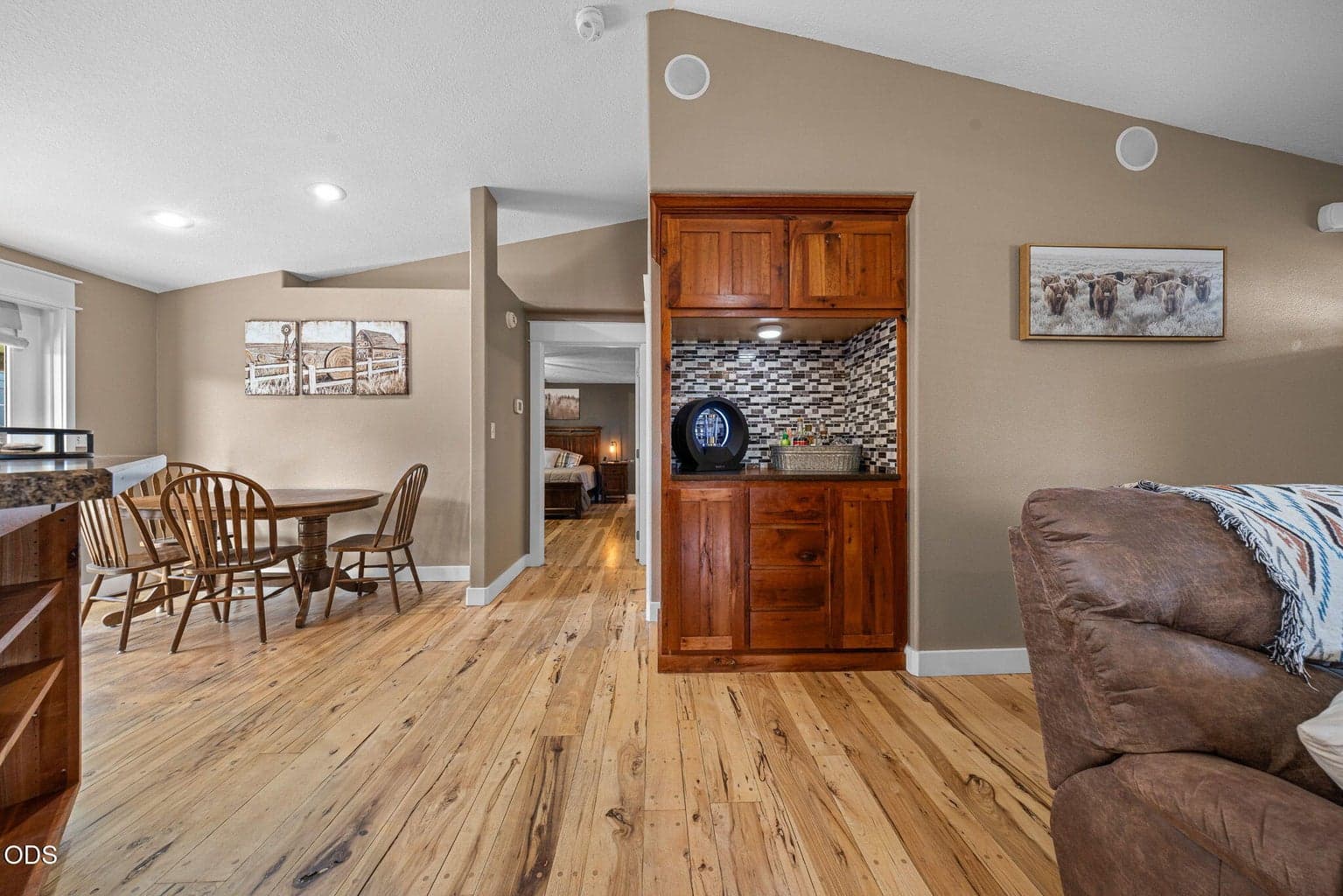 Photo of 752 NE Blackbear Street 8 of 37