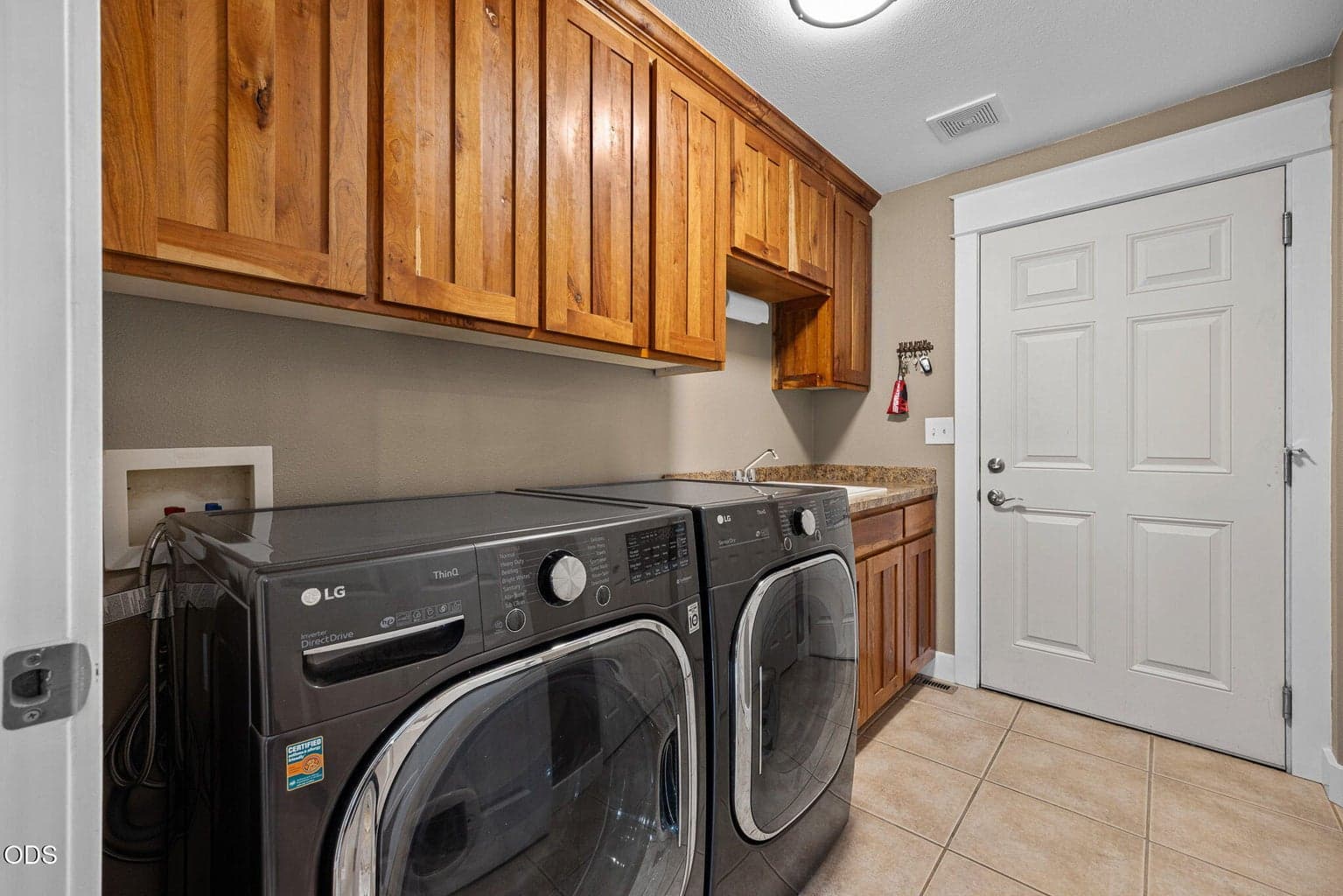 Photo of 752 NE Blackbear Street 17 of 37