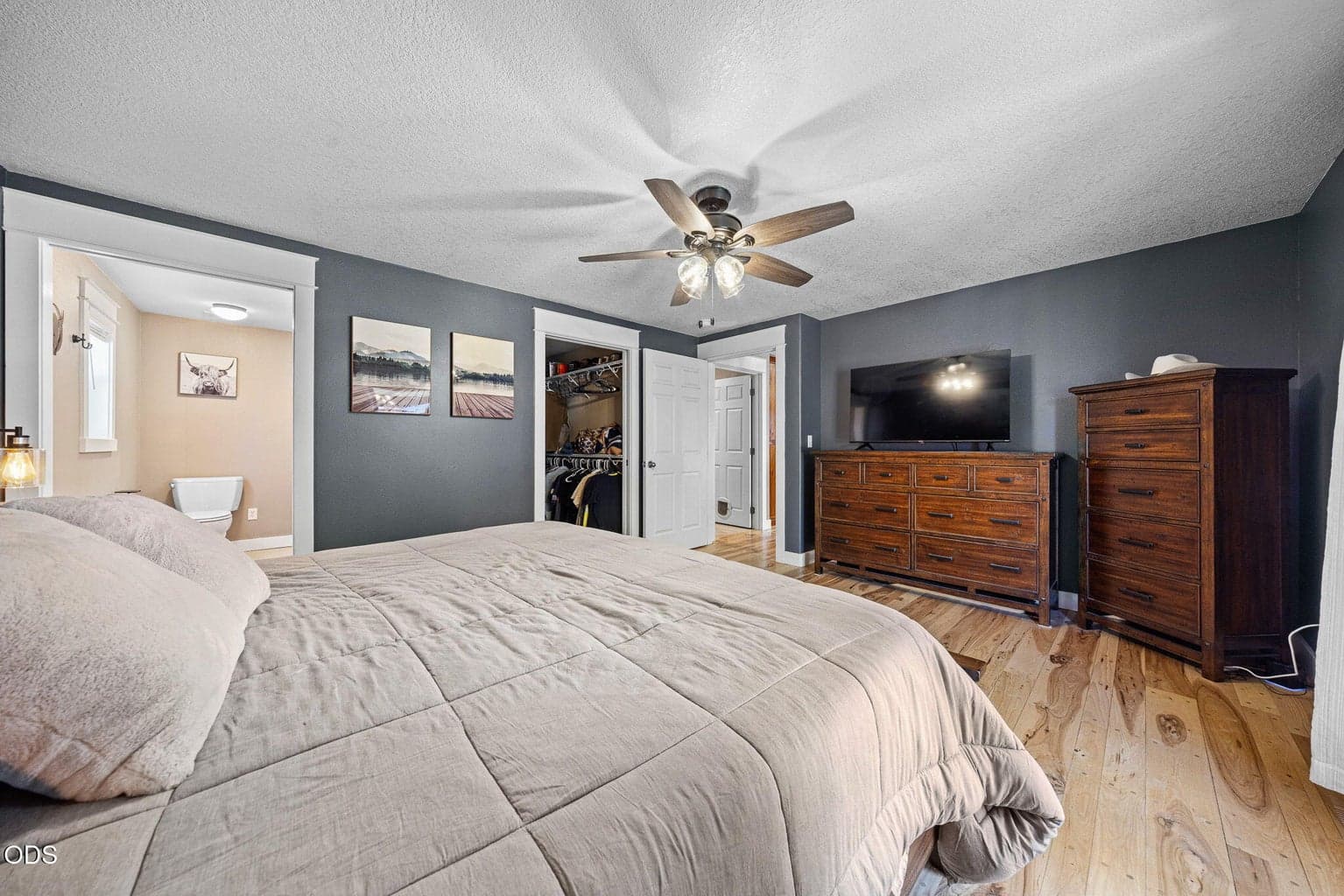 Photo of 752 NE Blackbear Street 12 of 37