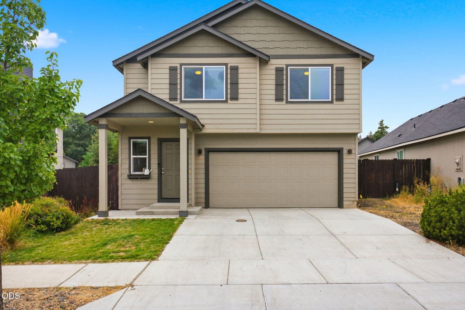 Photo of 2981 NE Roxy Place 2 of 38