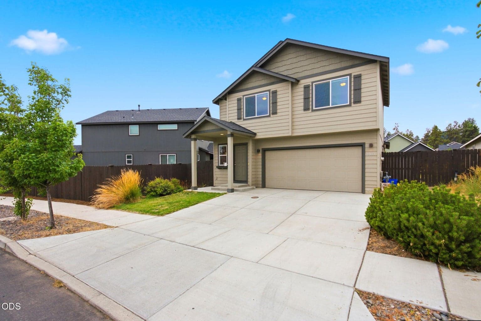 Photo of 2981 NE Roxy Place 3 of 38