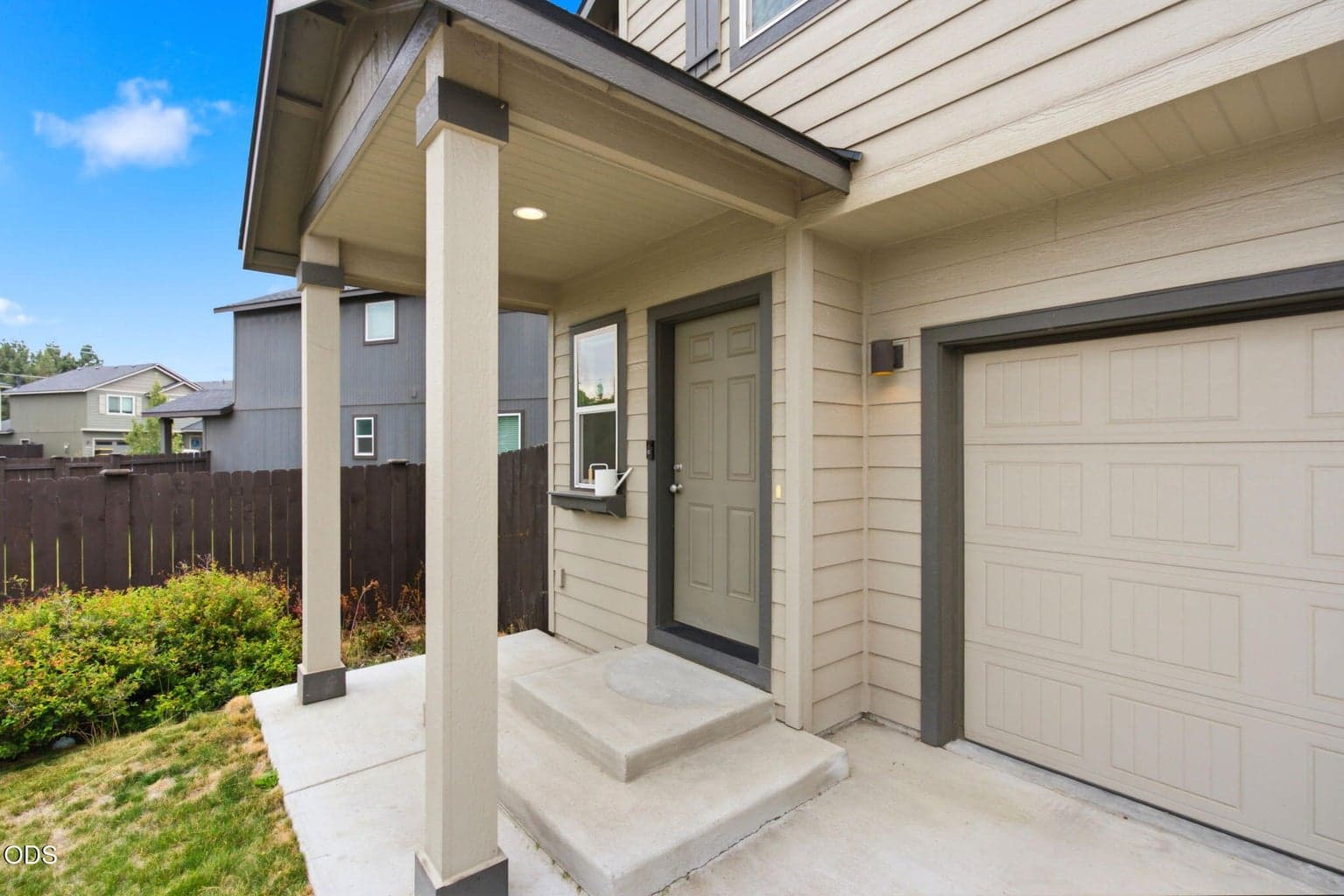 Photo of 2981 NE Roxy Place 4 of 38