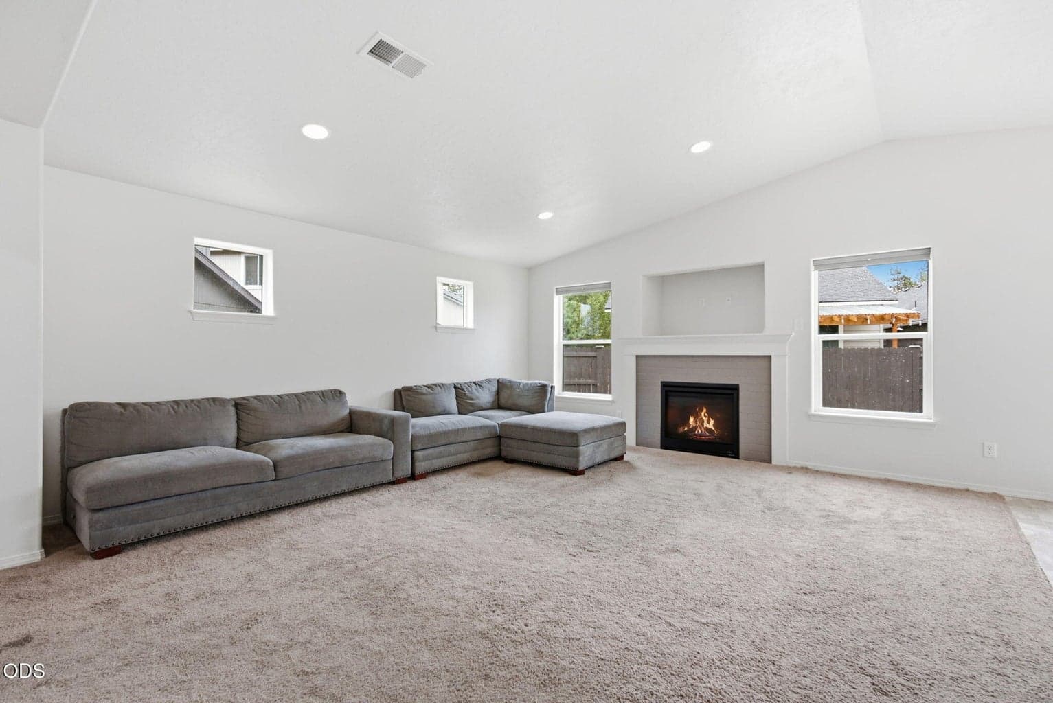 Photo of 2981 NE Roxy Place 5 of 38