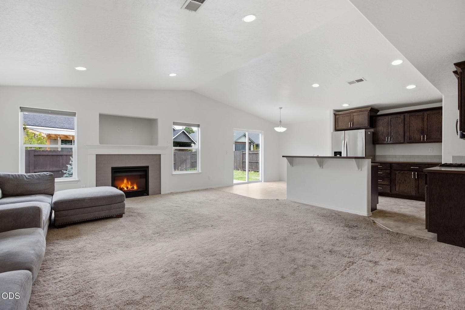 Photo of 2981 NE Roxy Place 6 of 38