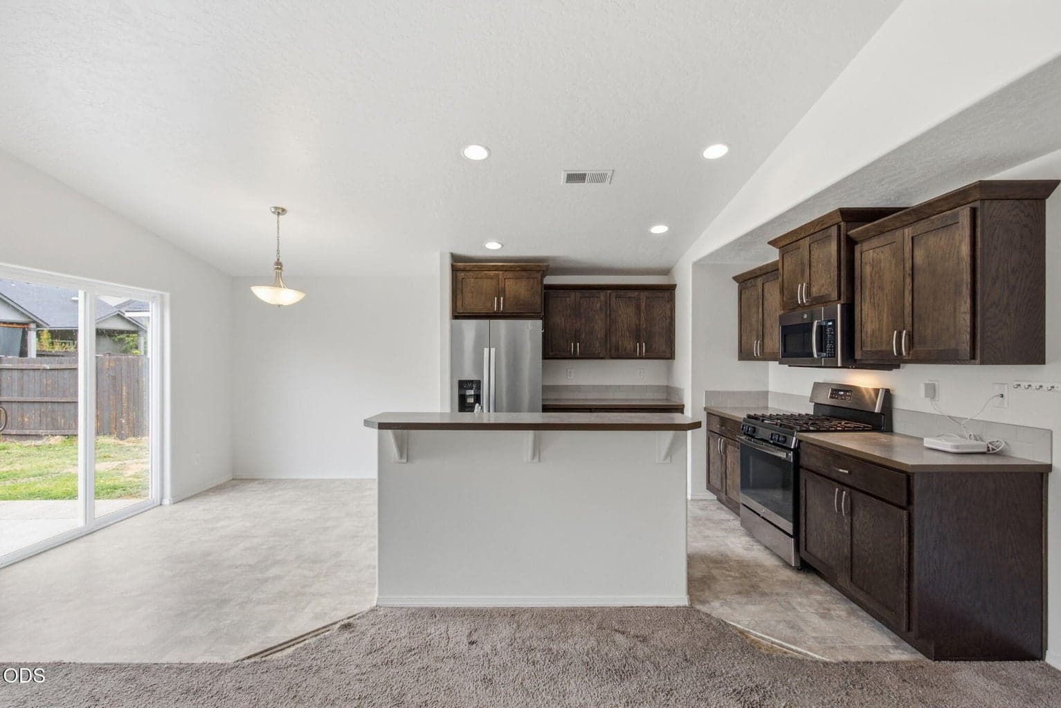Photo of 2981 NE Roxy Place 10 of 38