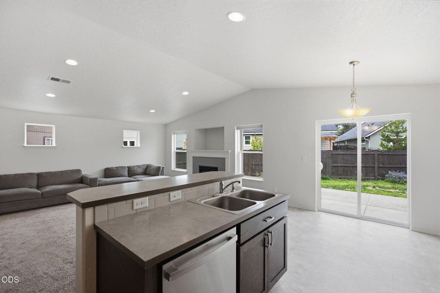 Photo of 2981 NE Roxy Place 12 of 38