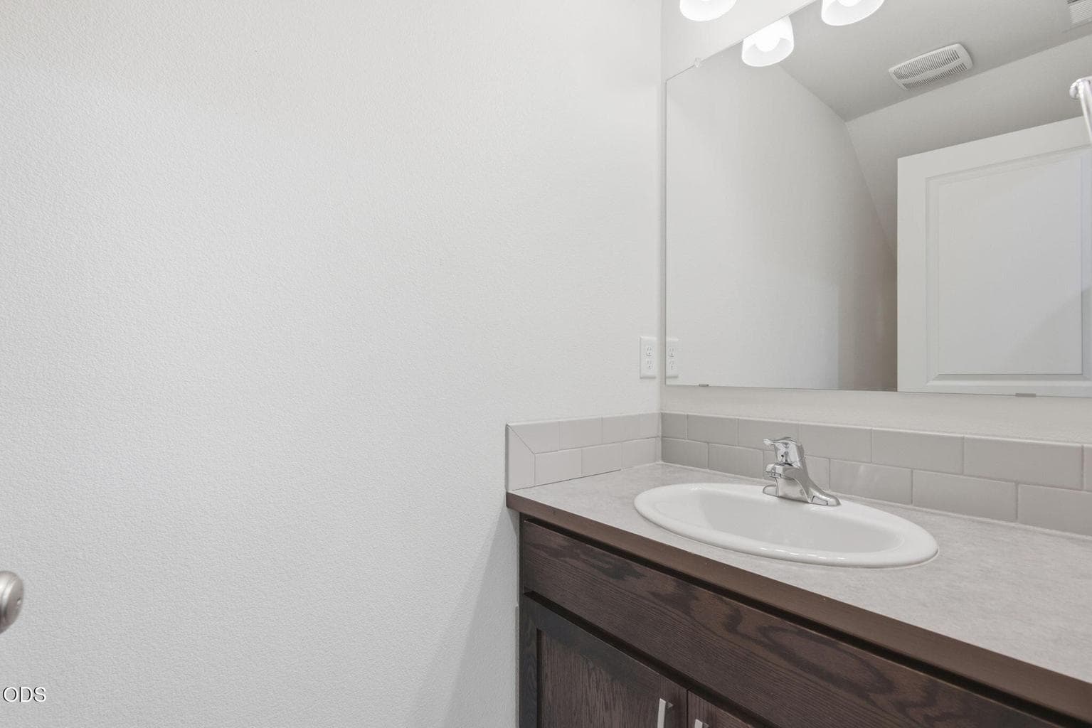 Photo of 2981 NE Roxy Place 14 of 38