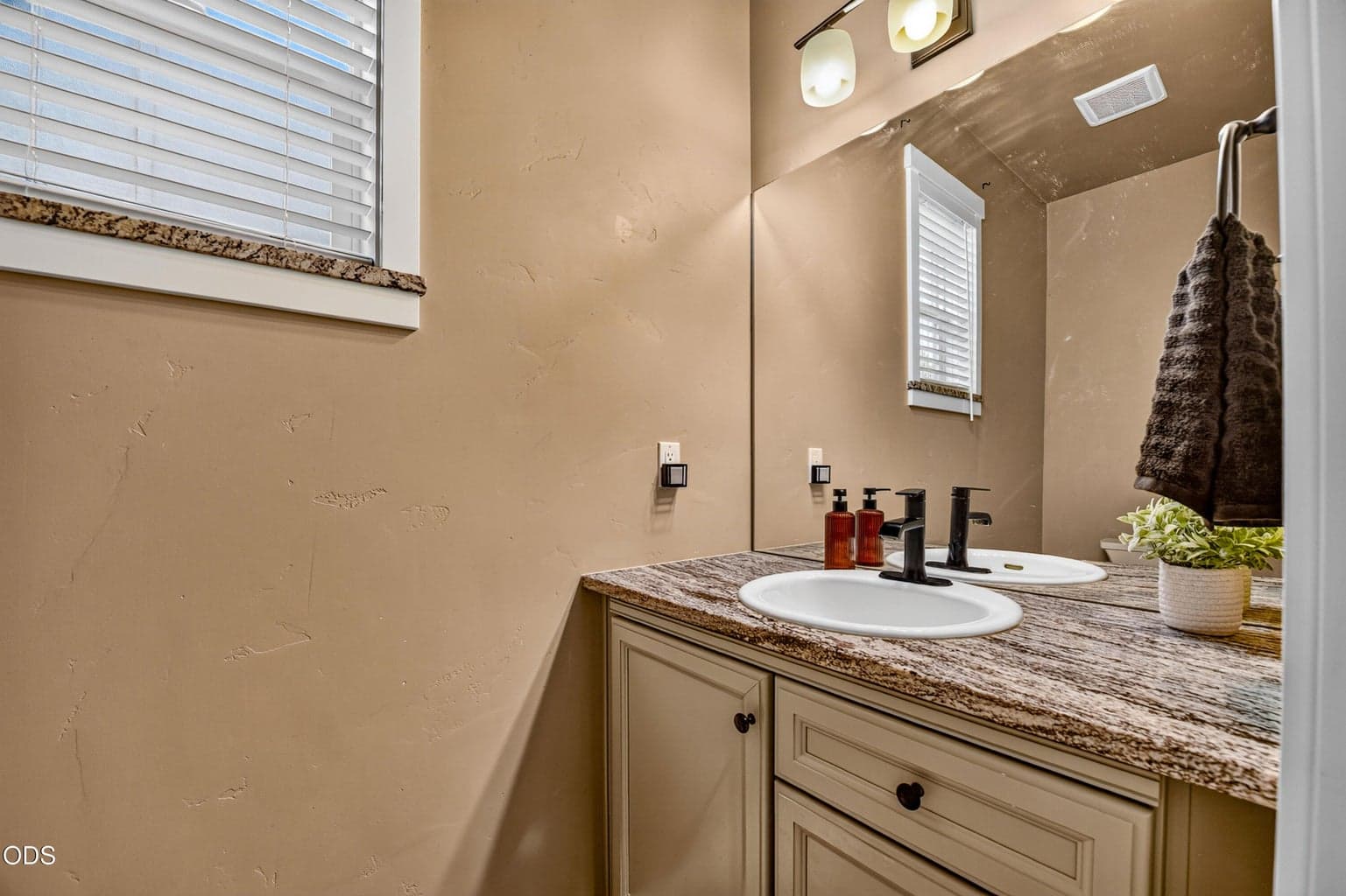 Photo of 281 NW 29th Street 17 of 42