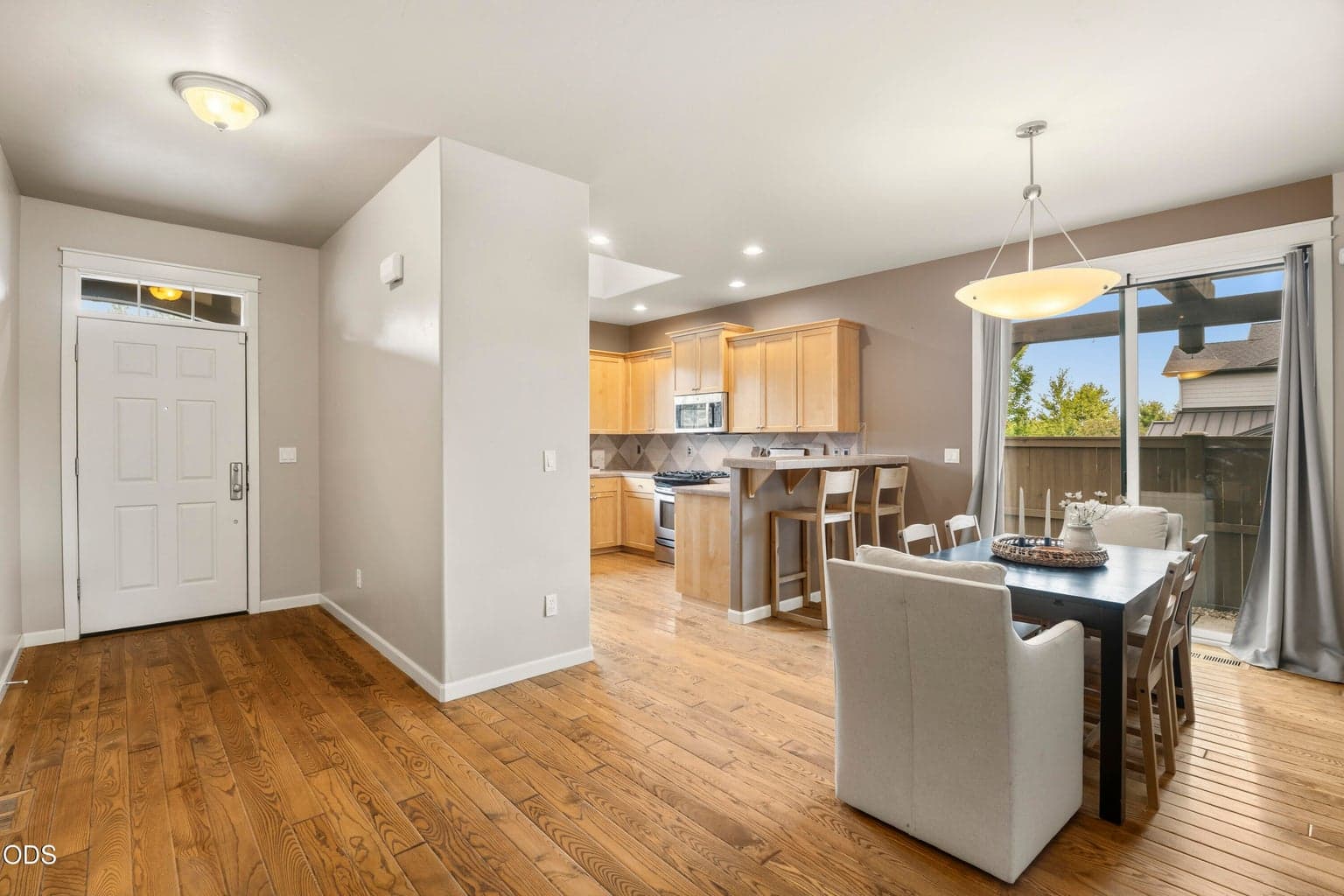 Photo of 61146 SE Sydney Harbor Drive 2 of 24