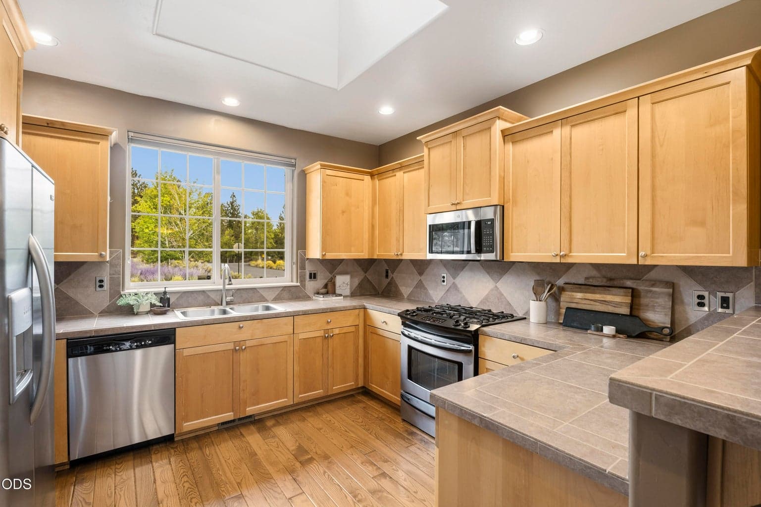 Photo of 61146 SE Sydney Harbor Drive 3 of 24