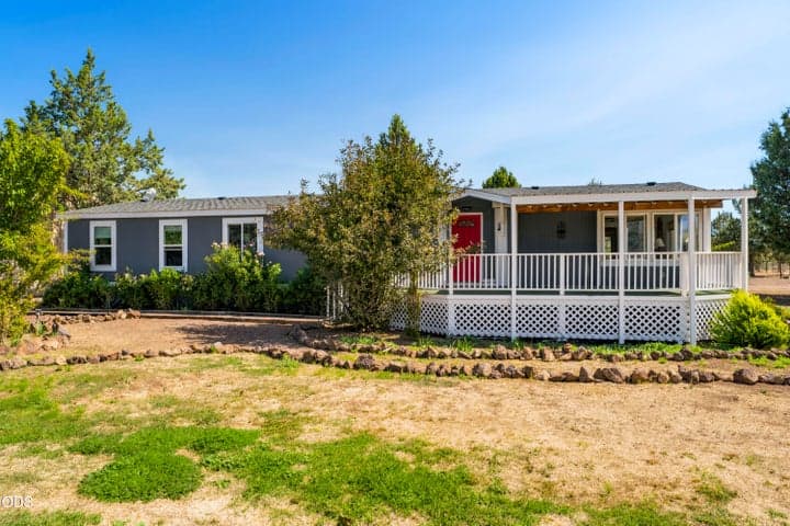 11083 Peninsula Drive