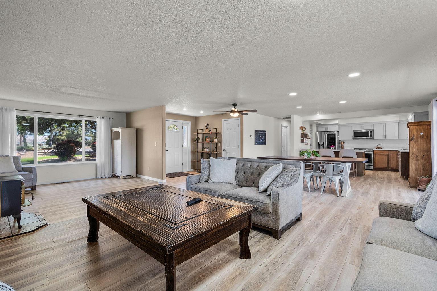 Photo of 851 SE Rancho Lane 3 of 51