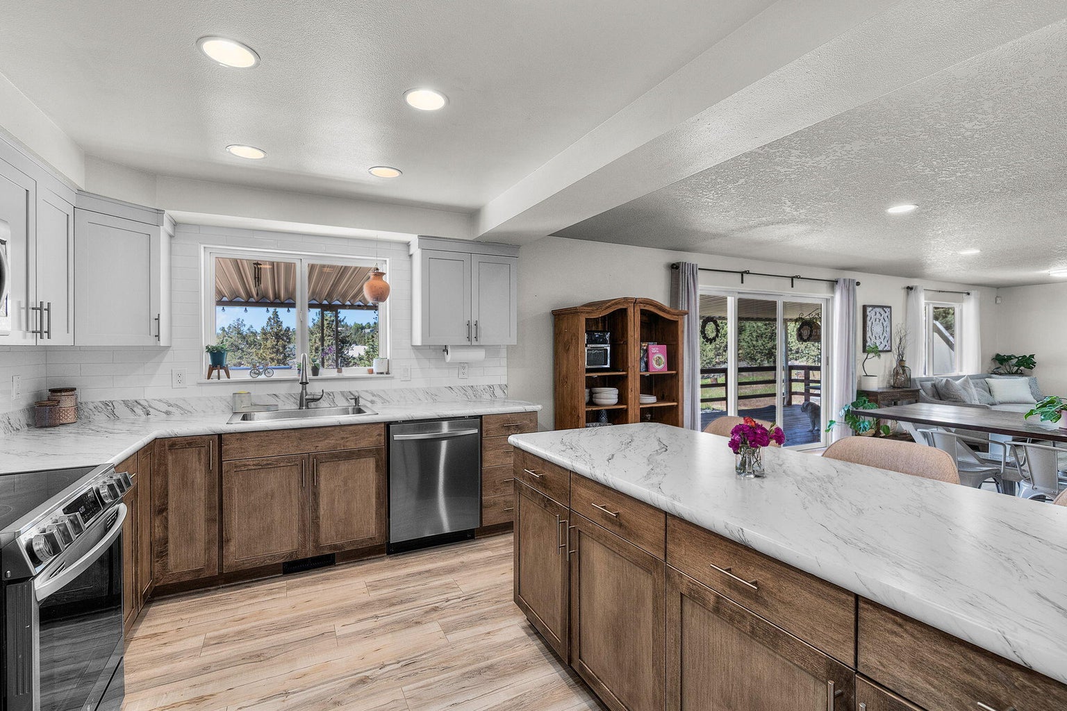 Photo of 851 SE Rancho Lane 9 of 51