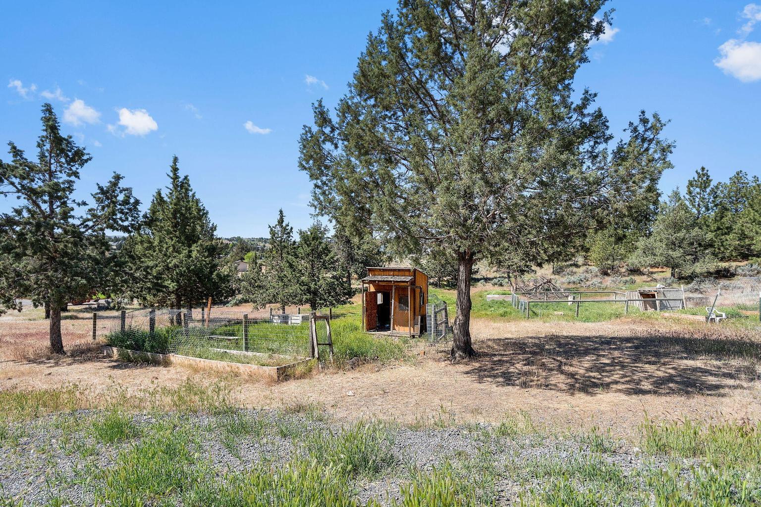 Photo of 851 SE Rancho Lane 25 of 51