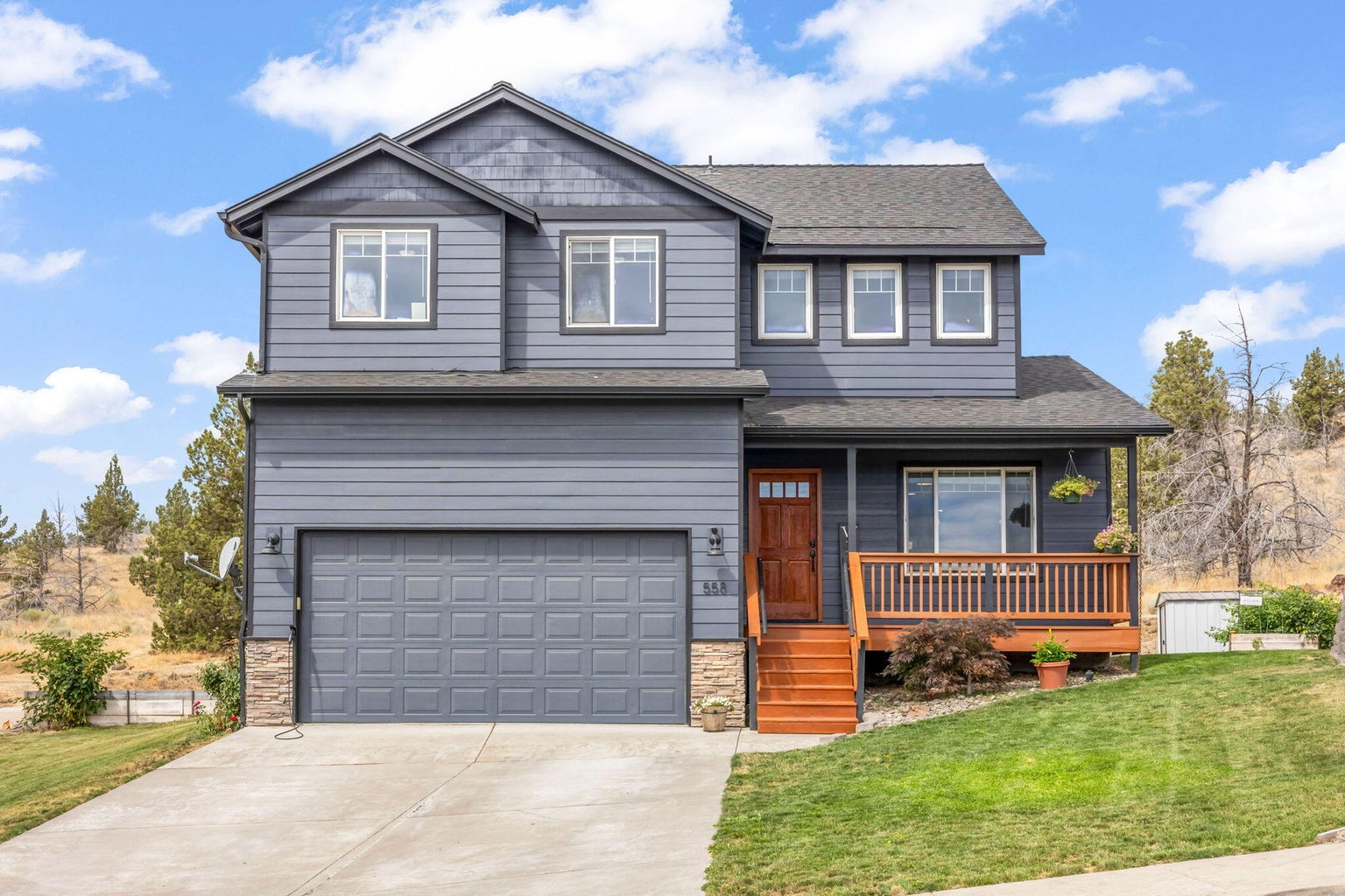 Photo of 558 SW Cedar Hill Drive 1 of 40