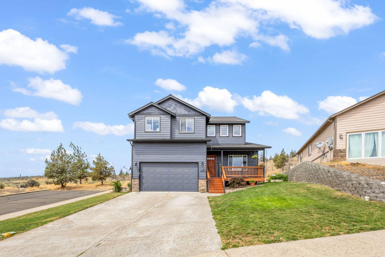 Photo of 558 SW Cedar Hill Drive 2 of 40