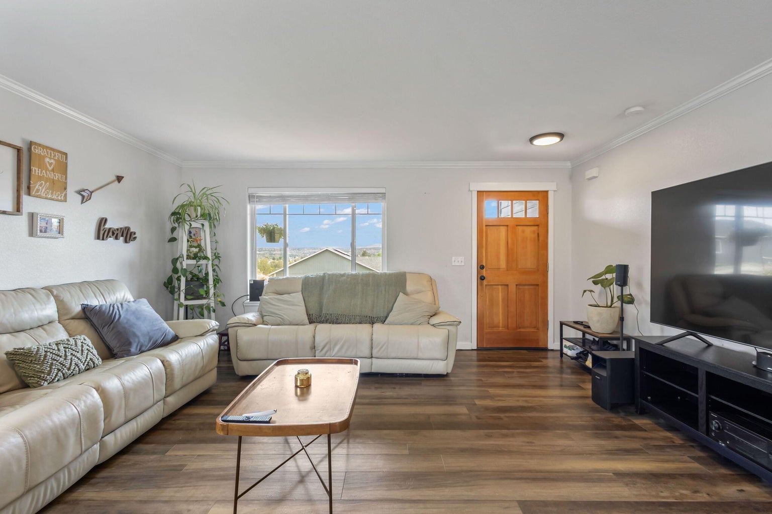 Photo of 558 SW Cedar Hill Drive 3 of 40