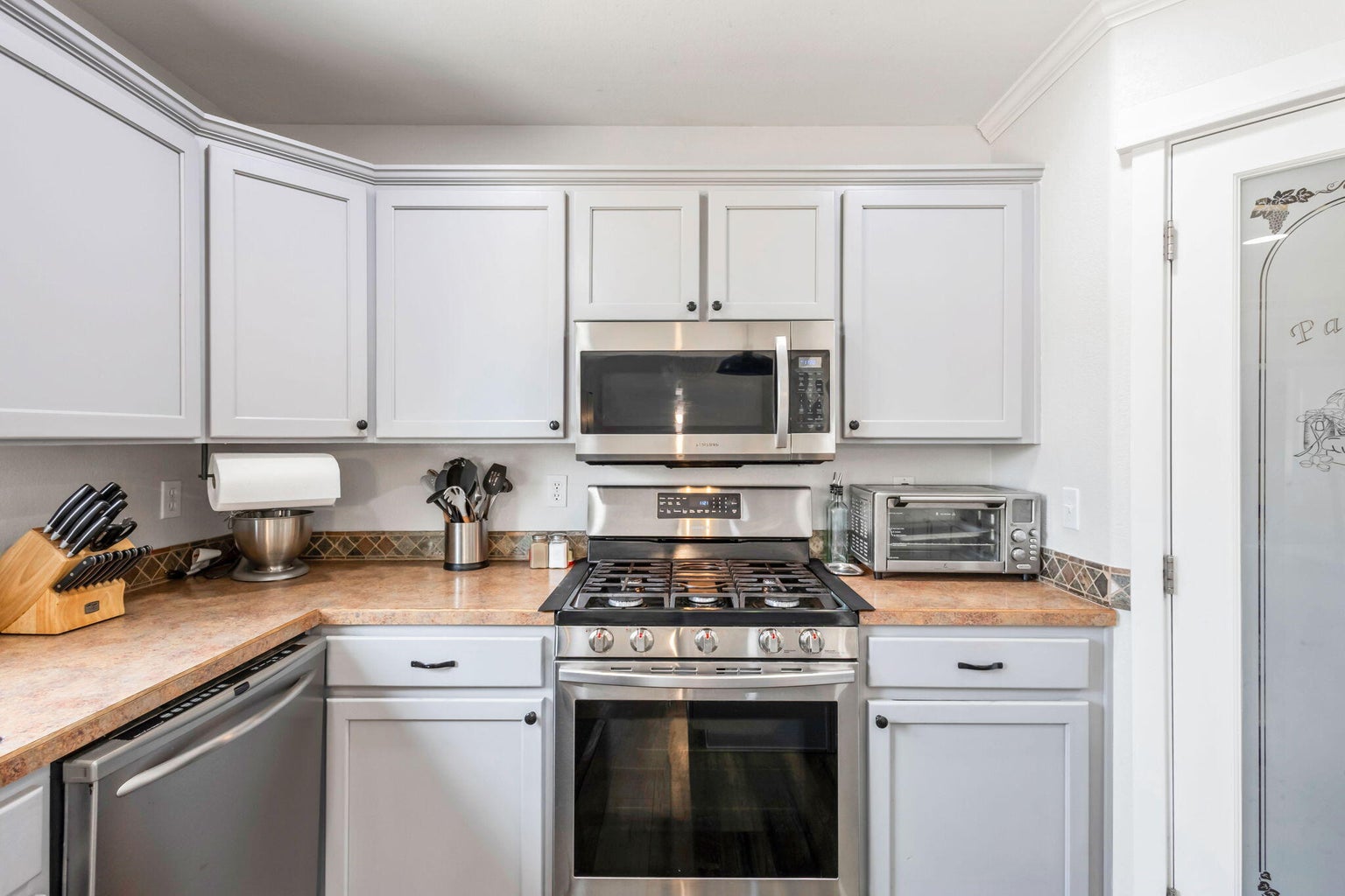 Photo of 558 SW Cedar Hill Drive 11 of 40
