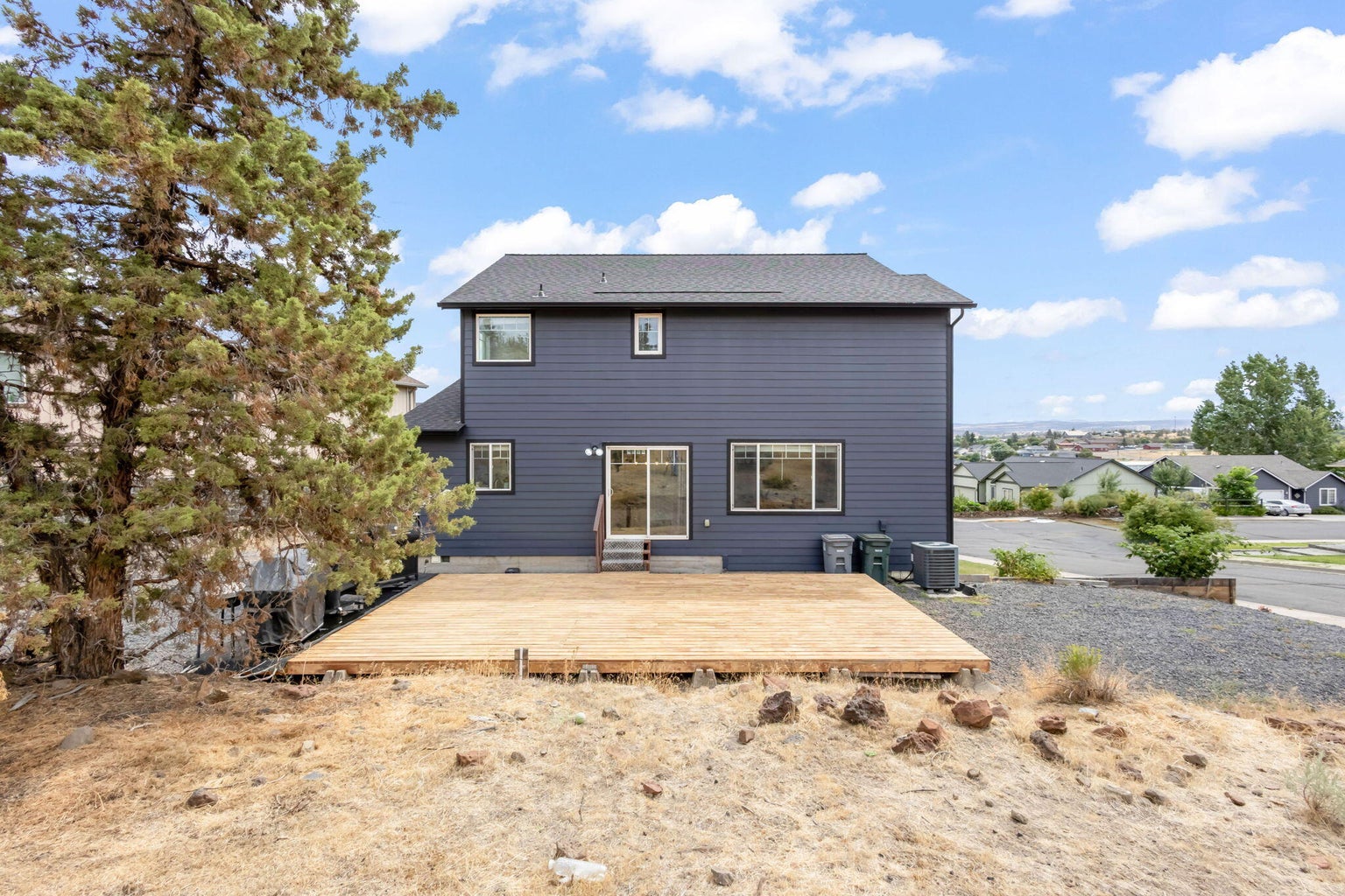 Photo of 558 SW Cedar Hill Drive 31 of 40