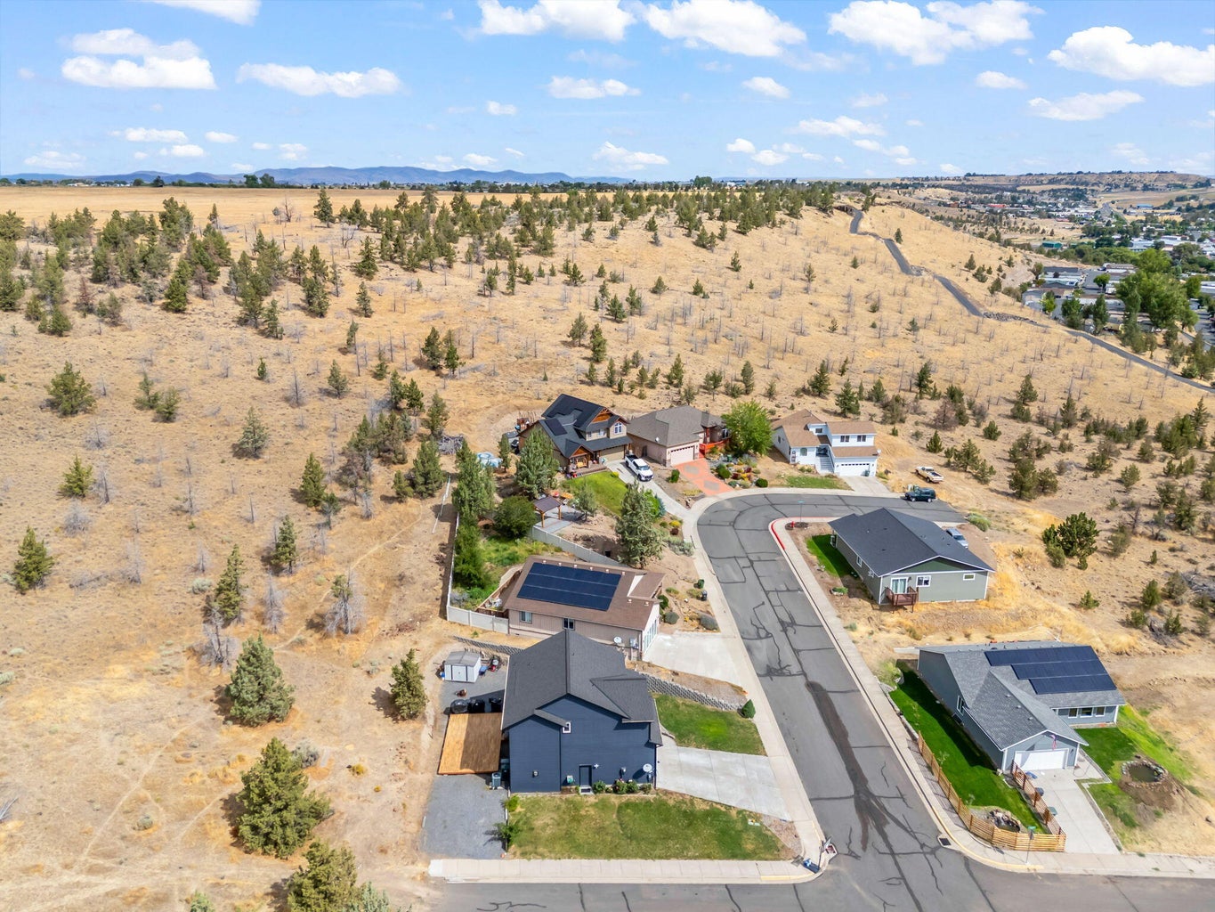 Photo of 558 SW Cedar Hill Drive 35 of 40