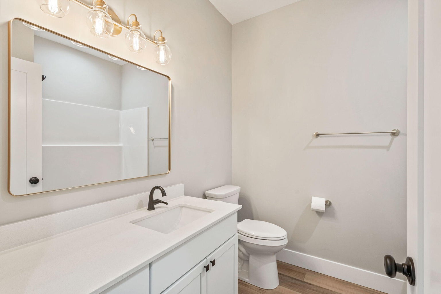 Hall bath with tub/shower combo