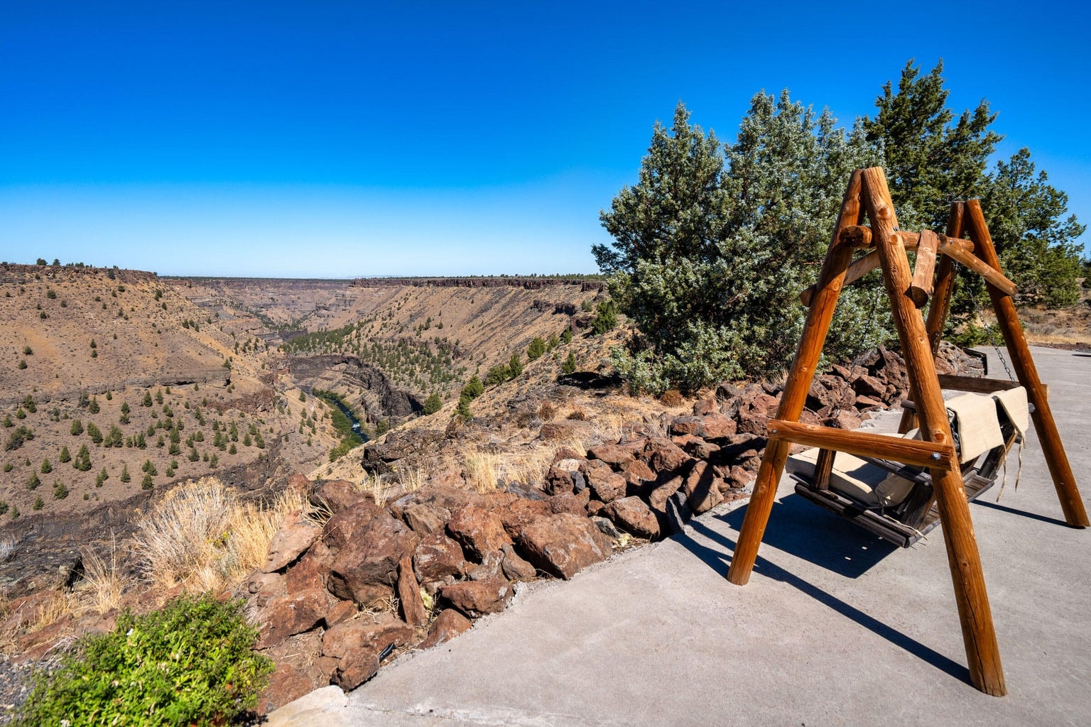 Right on the rim to take in all the sights