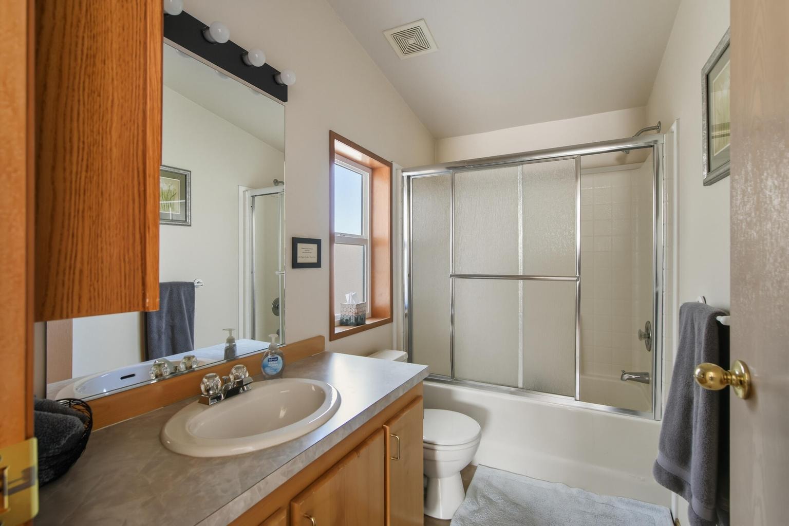 manufactured home's shared bathroom
