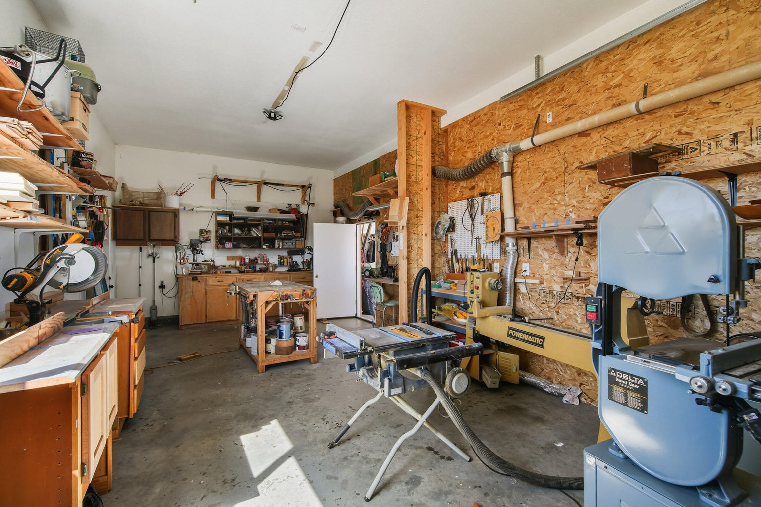wood shop with vacuum system. Insulated, Can also be converted back into 4th bay for garage