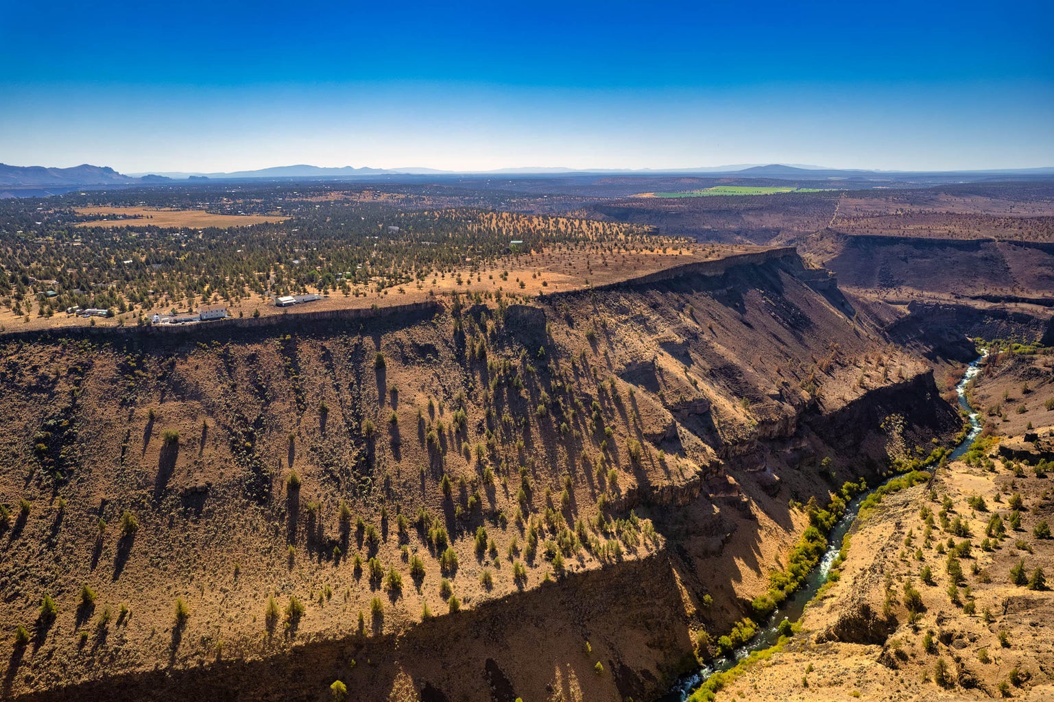 Beautiful Deschutes River below Geneva View rim