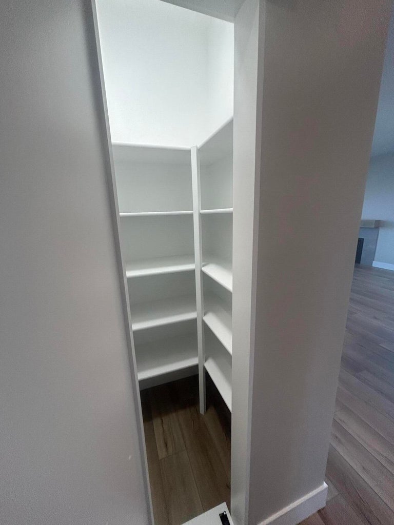 Walk in pantry