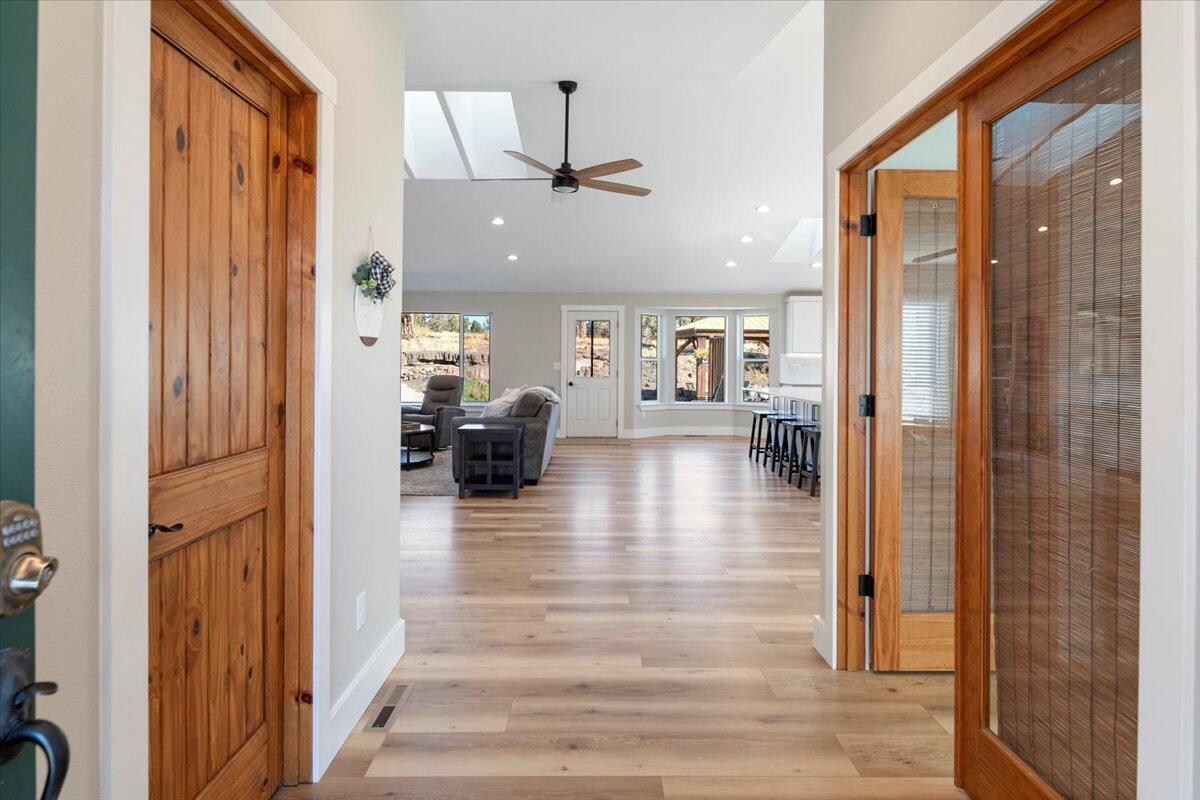 Photo of 5391 NW Frank Way 2 of 41