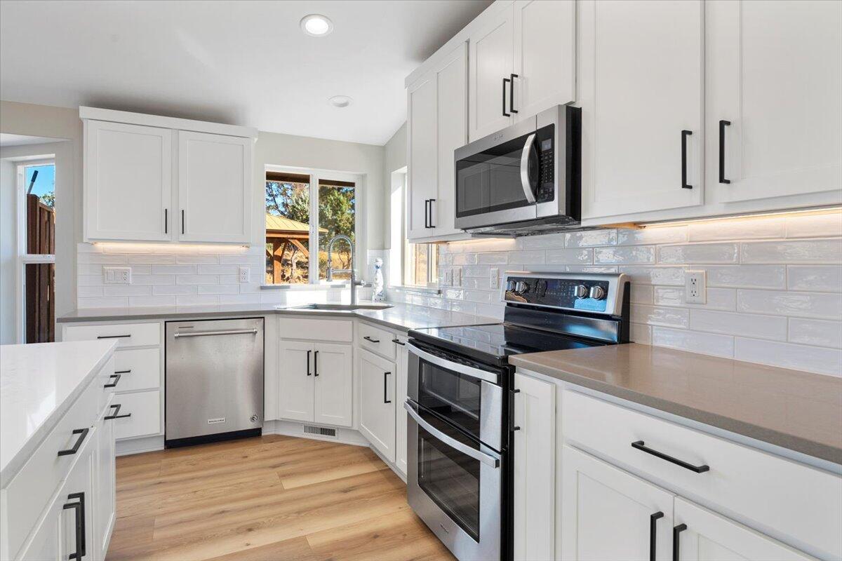 Photo of 5391 NW Frank Way 10 of 41