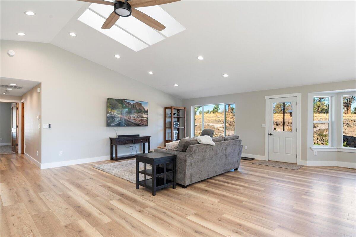 Photo of 5391 NW Frank Way 4 of 41