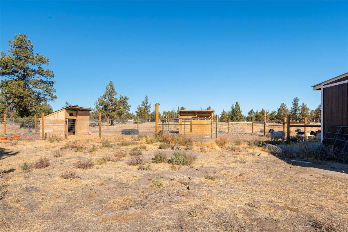 Photo of 5391 NW Frank Way 32 of 41