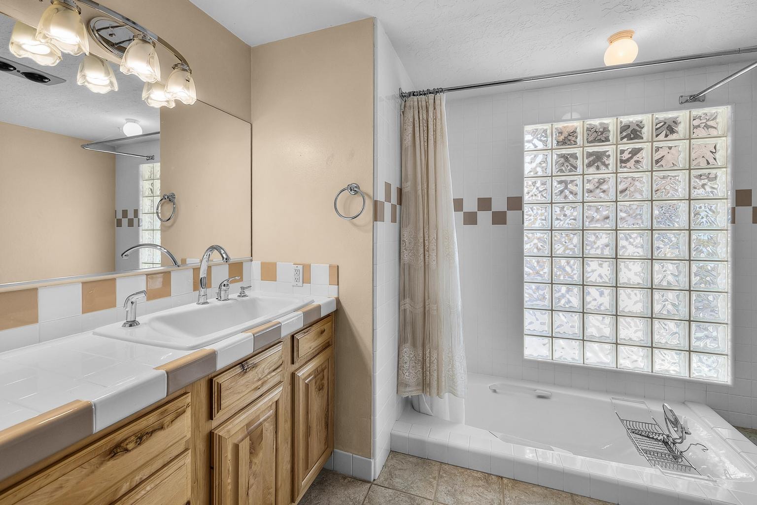 Photo of 5203 NW Greenwood Avenue 26 of 50