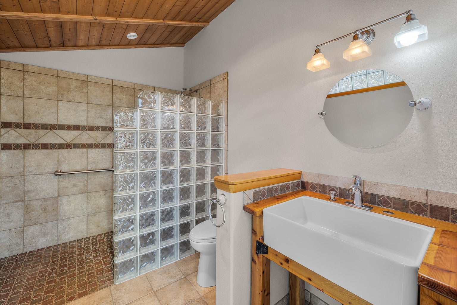 Photo of 5203 NW Greenwood Avenue 31 of 50