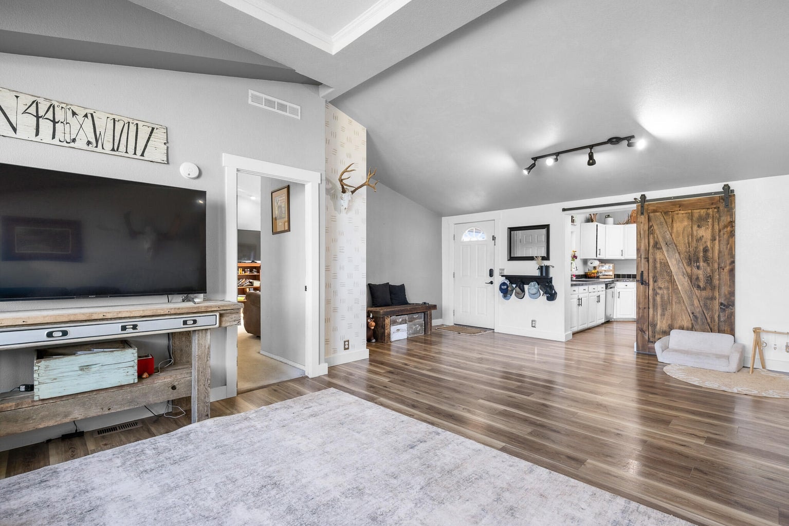 Photo of 2330 NE Wilcox Avenue 7 of 62