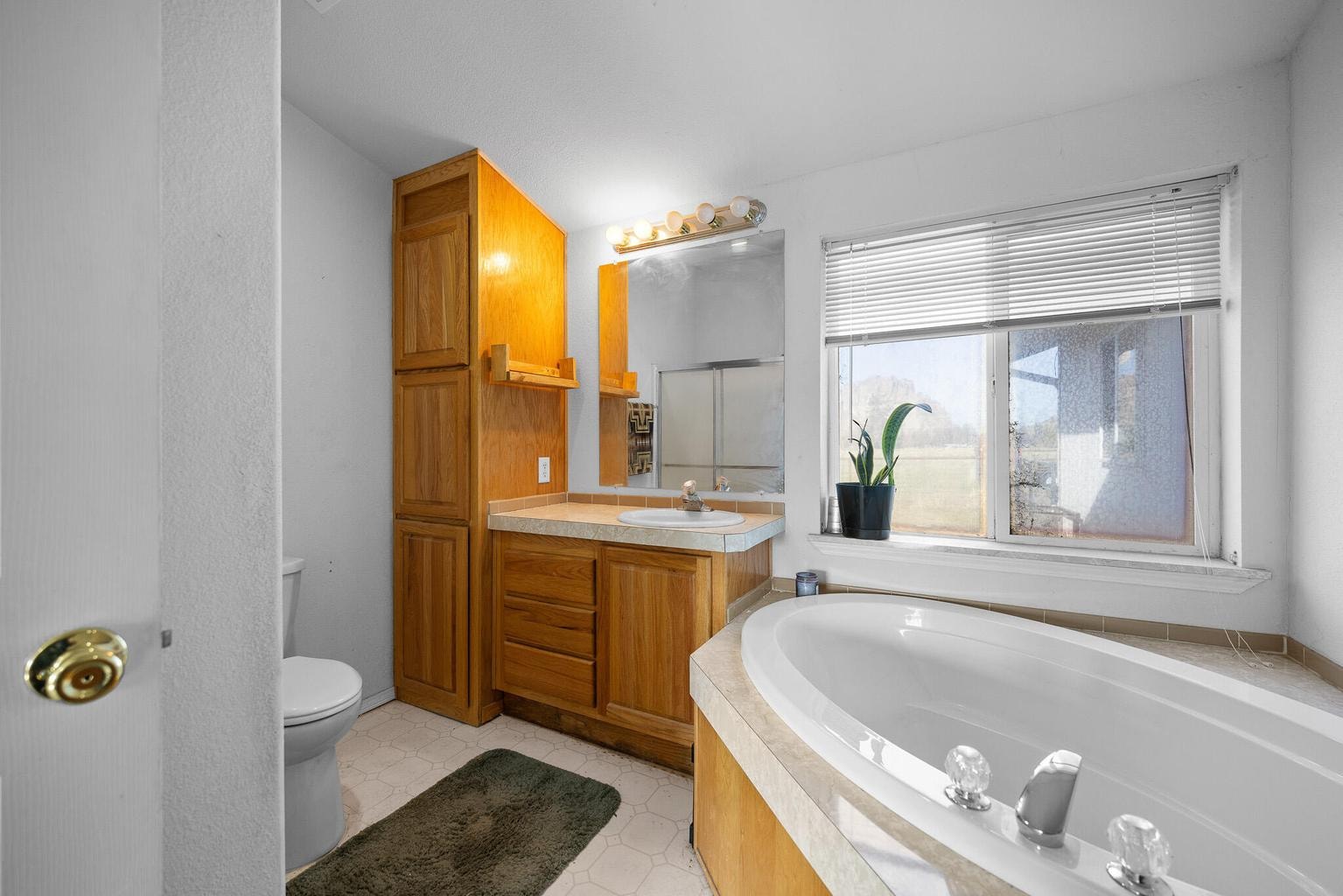 Photo of 2330 NE Wilcox Avenue 10 of 62