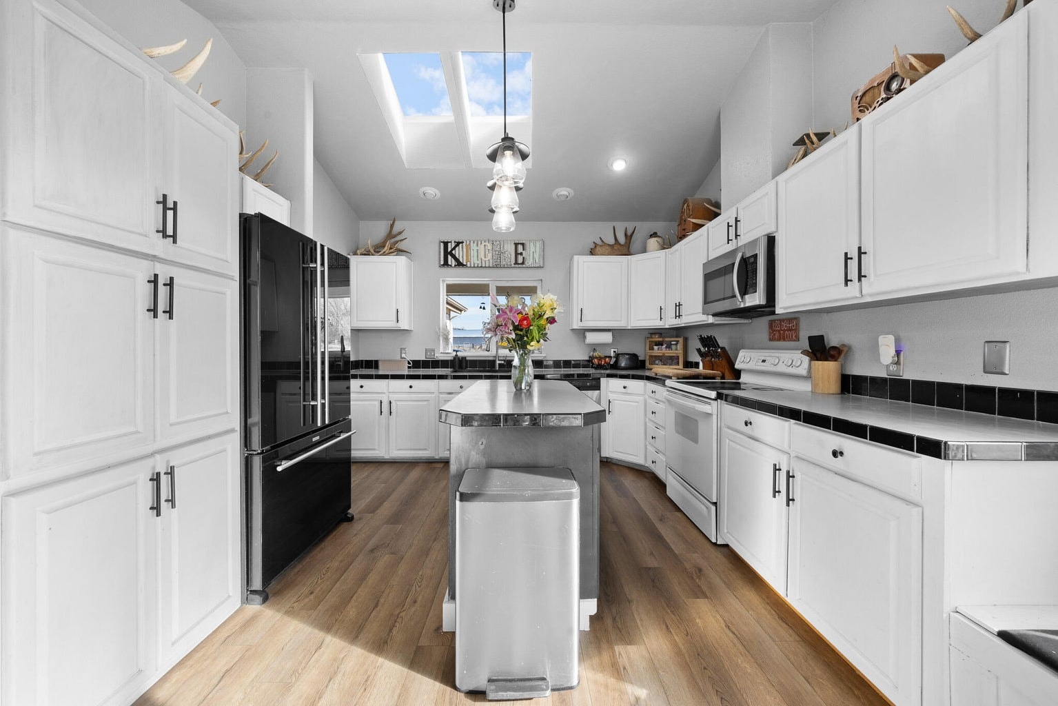Photo of 2330 NE Wilcox Avenue 15 of 62