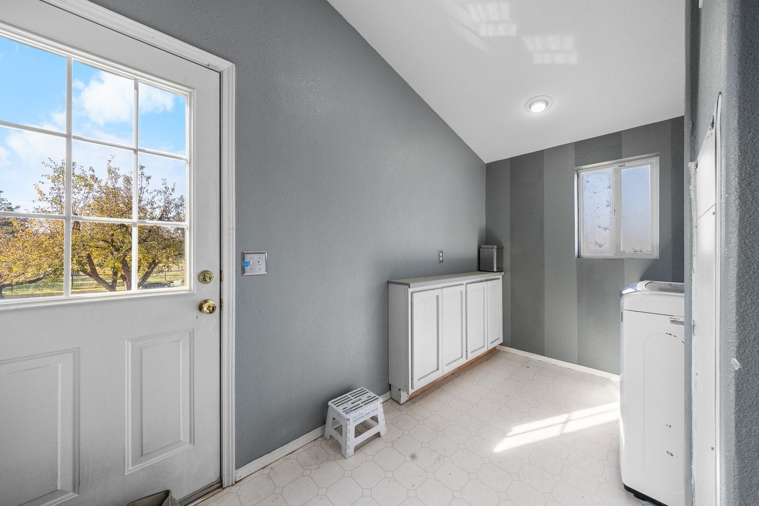 Photo of 2330 NE Wilcox Avenue 25 of 62