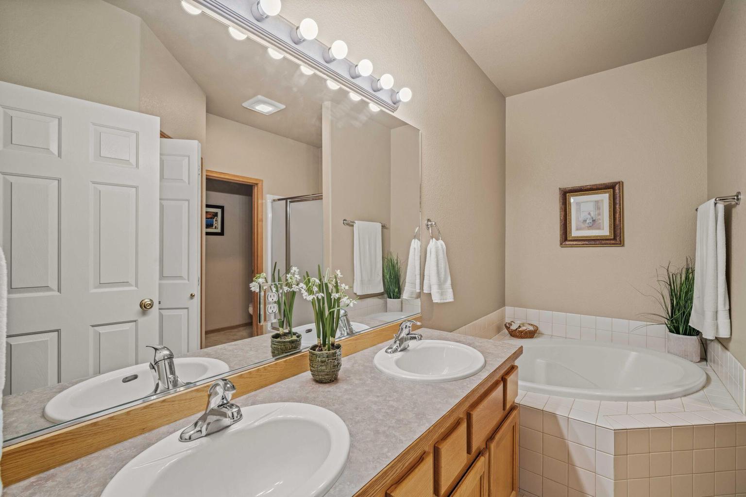 Main level Primary bath en suite with Soaking tub and shower
