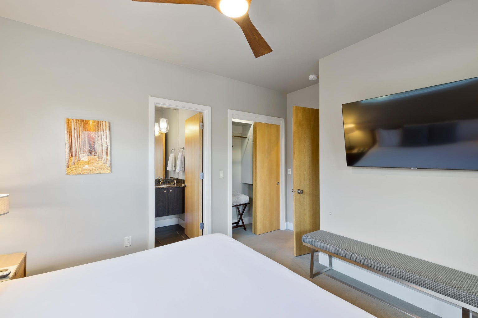 Photo of 19120 Gateway Loop 29 of 44