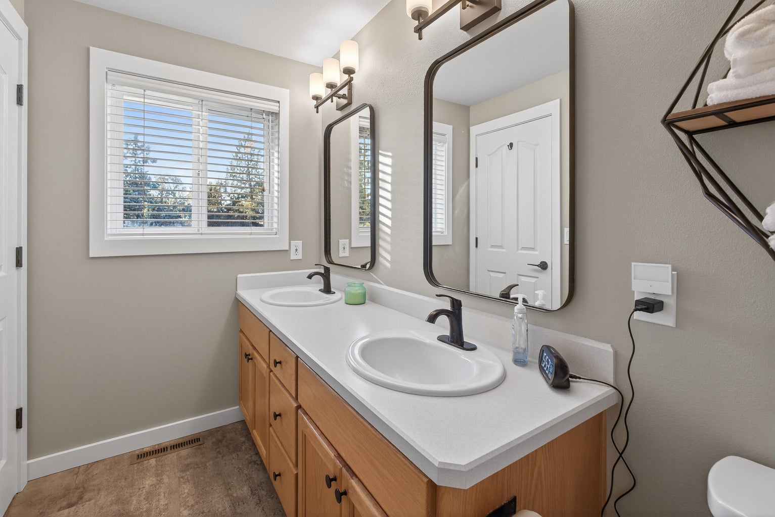 Photo of 4805 NW 57th Street 25 of 53