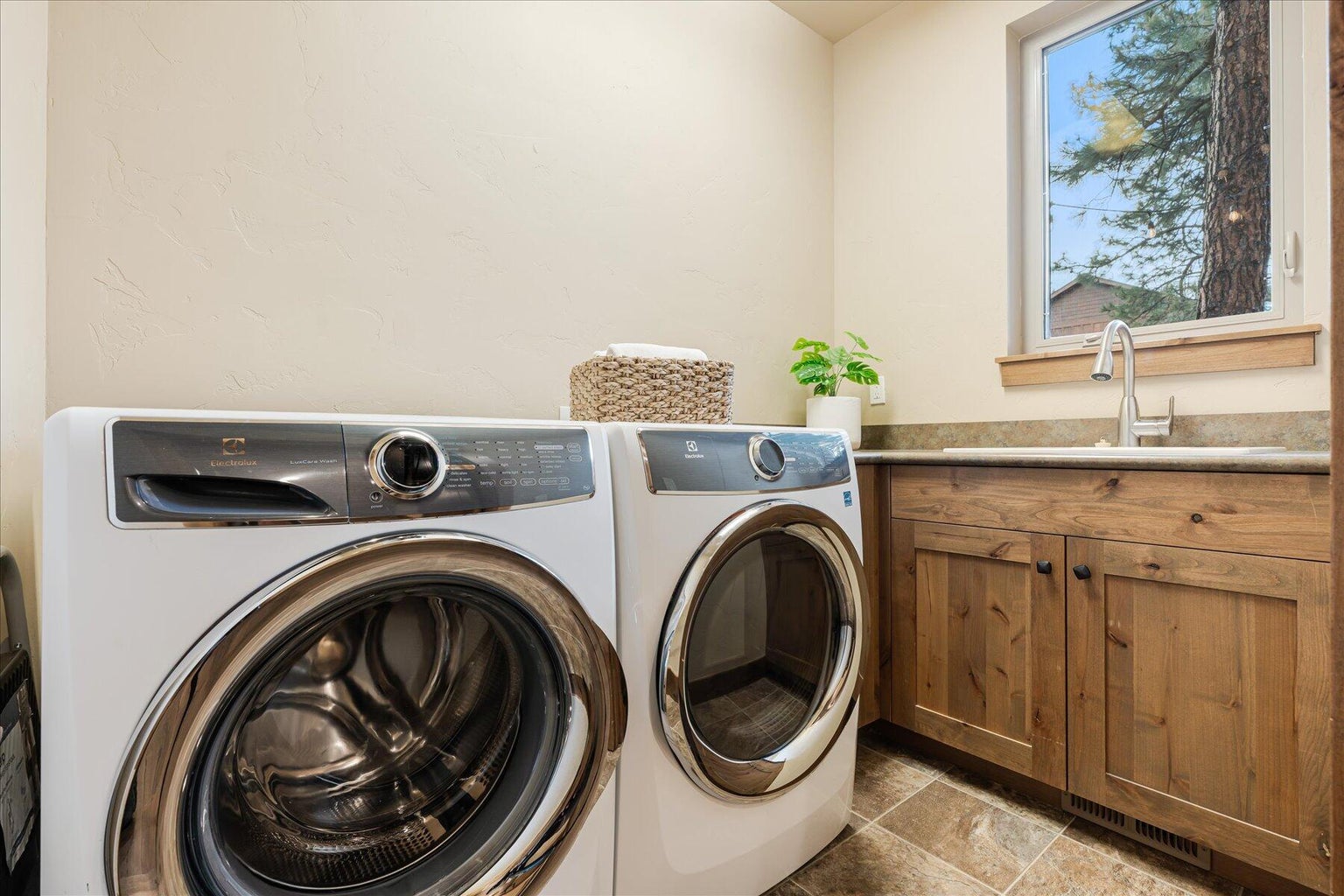 Photo of 714 S Wrangler Court 31 of 56