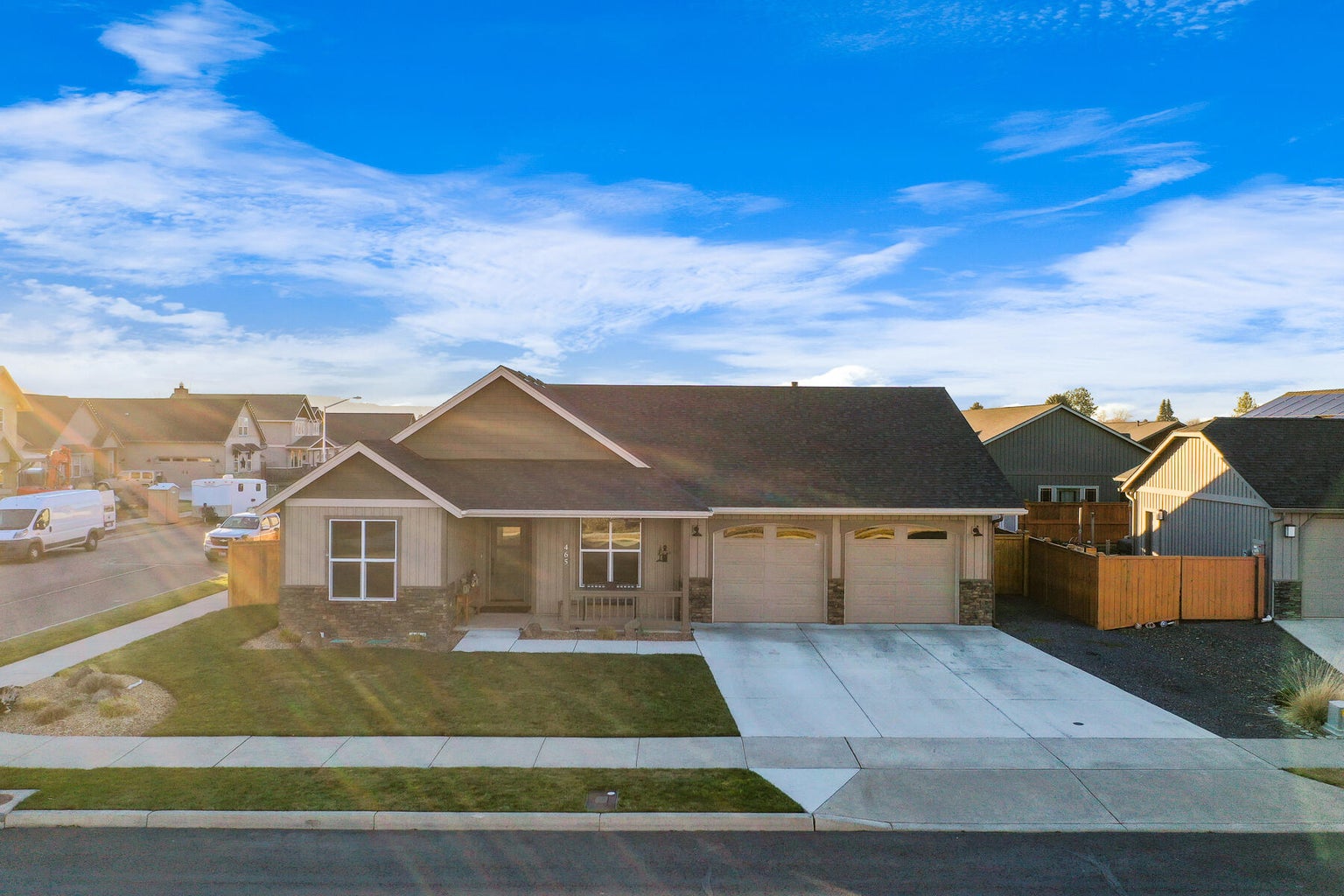 Photo of 465 SE Sumner Drive 2 of 26