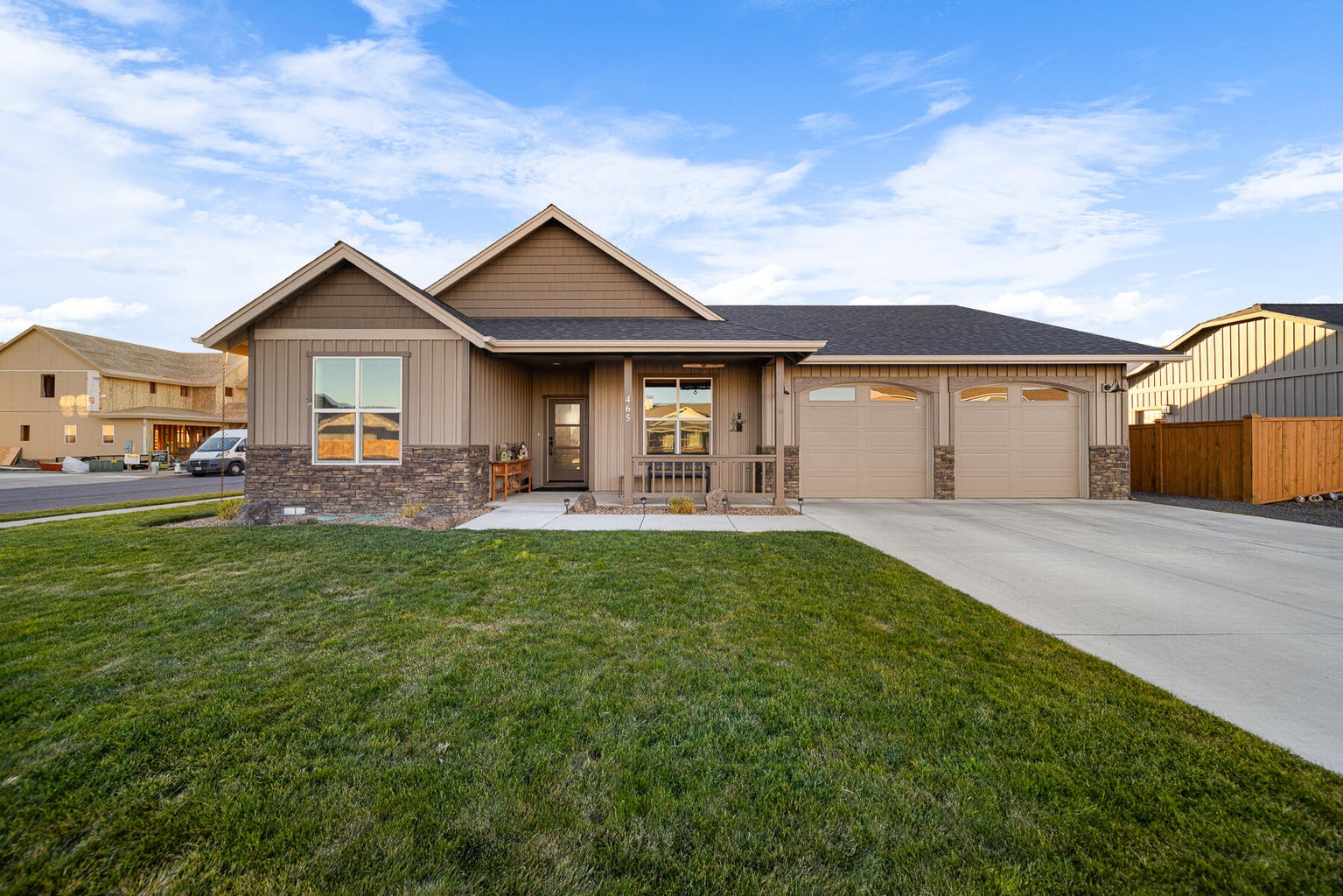 Photo of 465 SE Sumner Drive 1 of 26