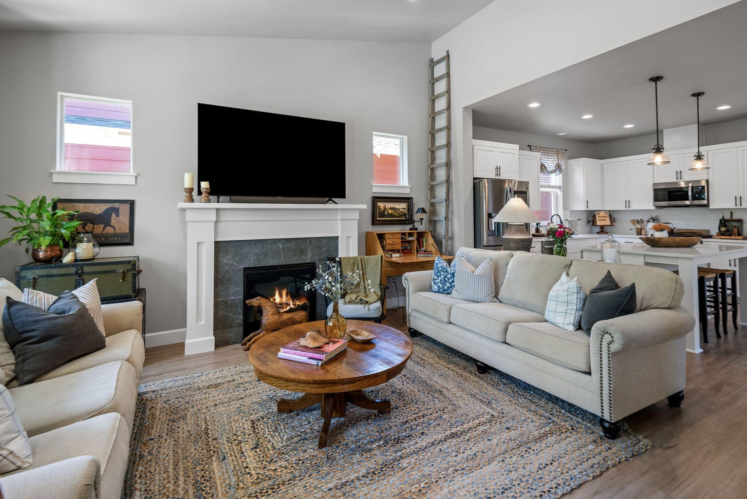 Photo of 936 E Black Butte Avenue 6 of 36