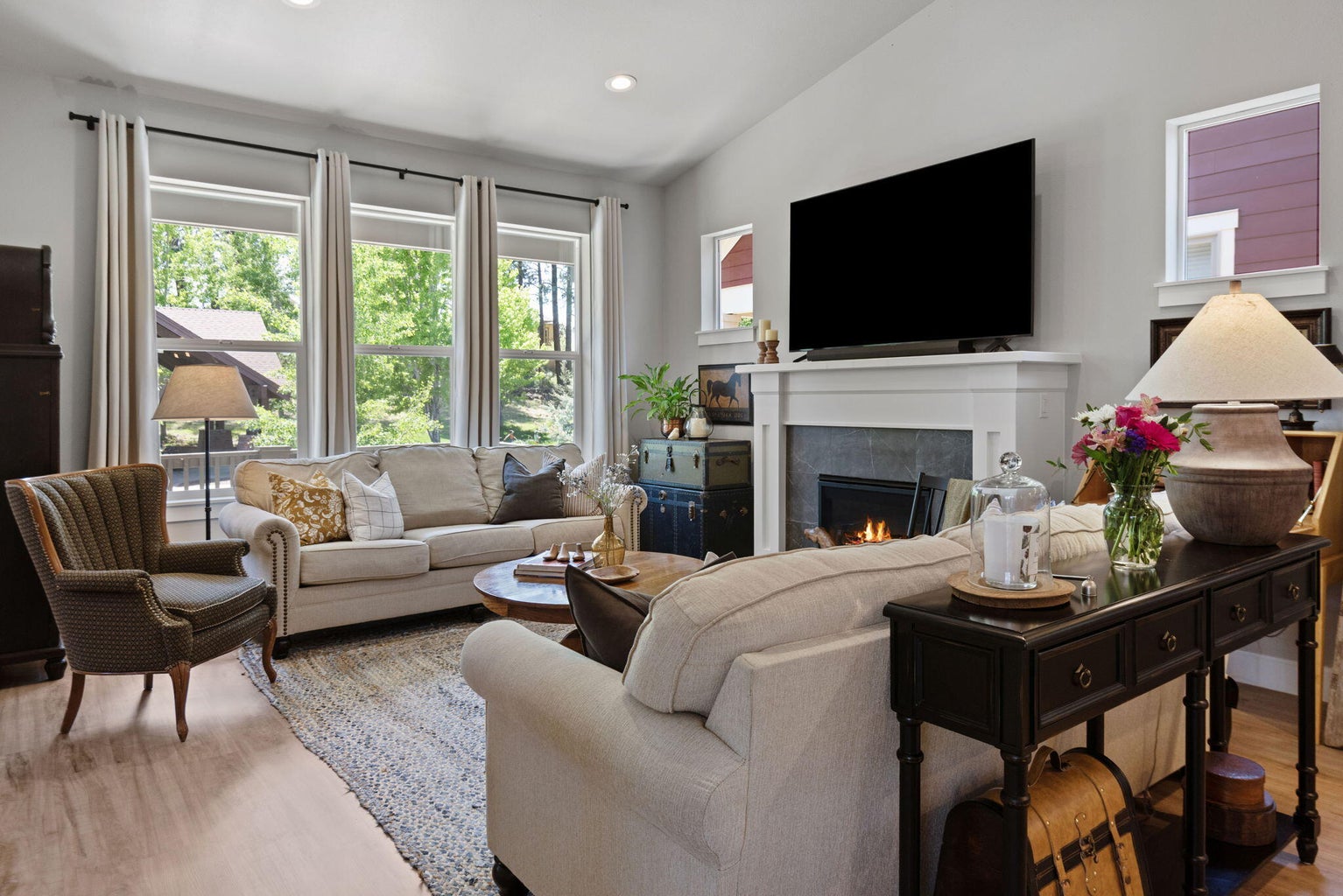Photo of 936 E Black Butte Avenue 7 of 36